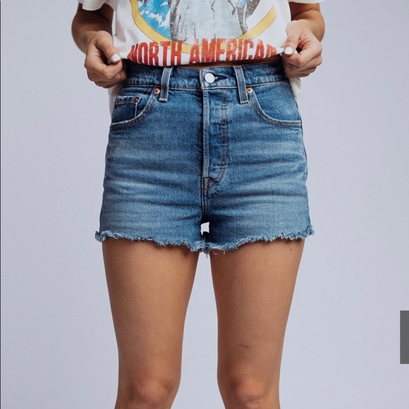 Levi’s Ribcage Shorts - Picture 2 of 7